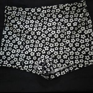 Forever 21 Black & White Daisy Shorts